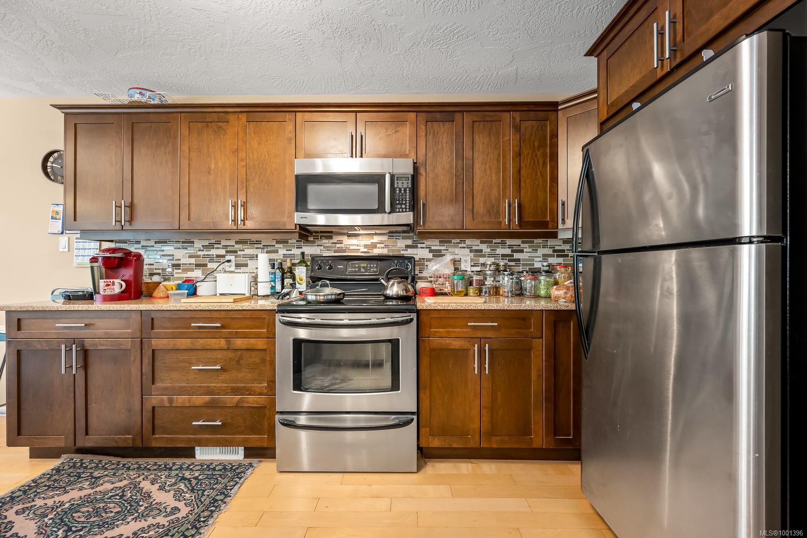 $825,000 - 2480 Avro Arrow Dr<br>British Columbia, V9M 0A6