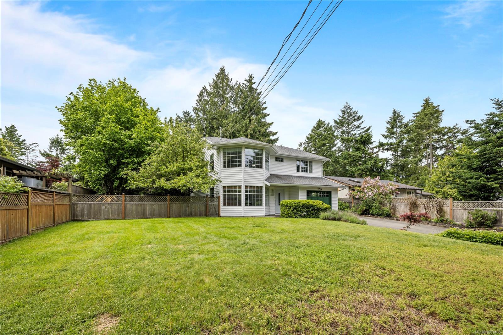 $949,000 - 1333 Carmel Pl<br>British Columbia, V9P 9B8