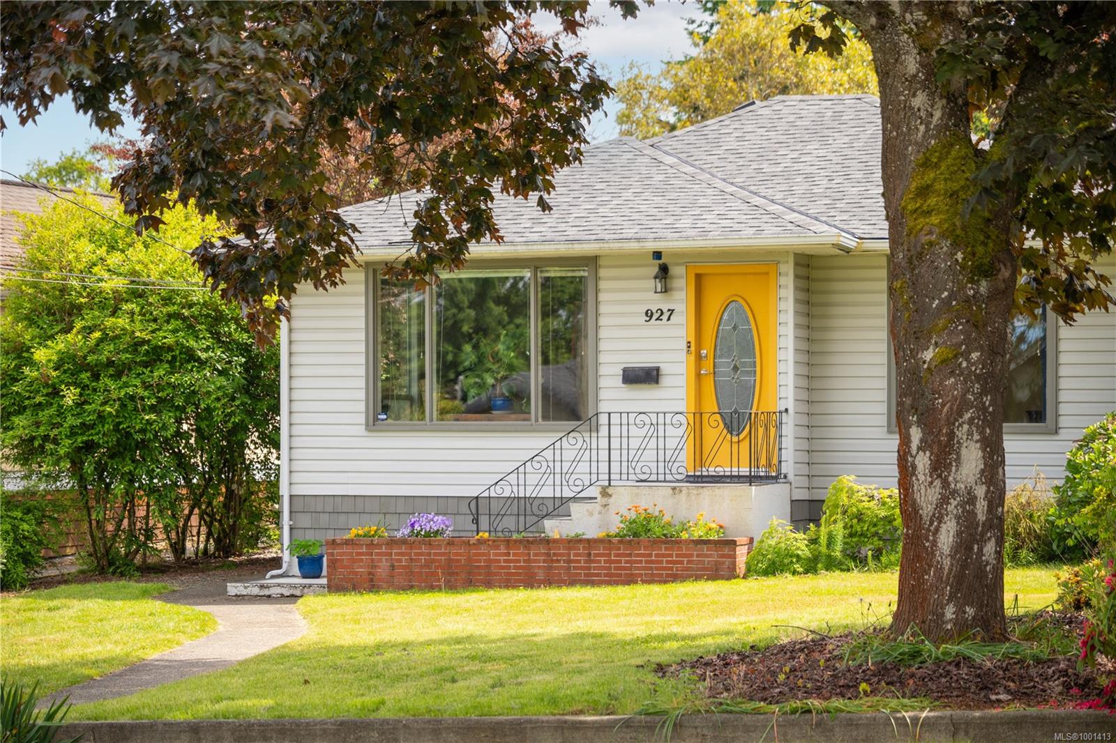 $599,900 - 927 Campbell St<br>British Columbia, V9R 3H5