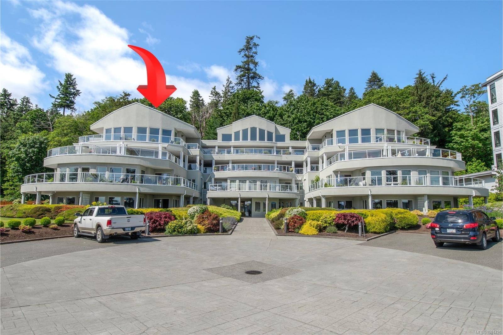 $869,000 - 700 Island Hwy<br>British Columbia, V9W 1A6