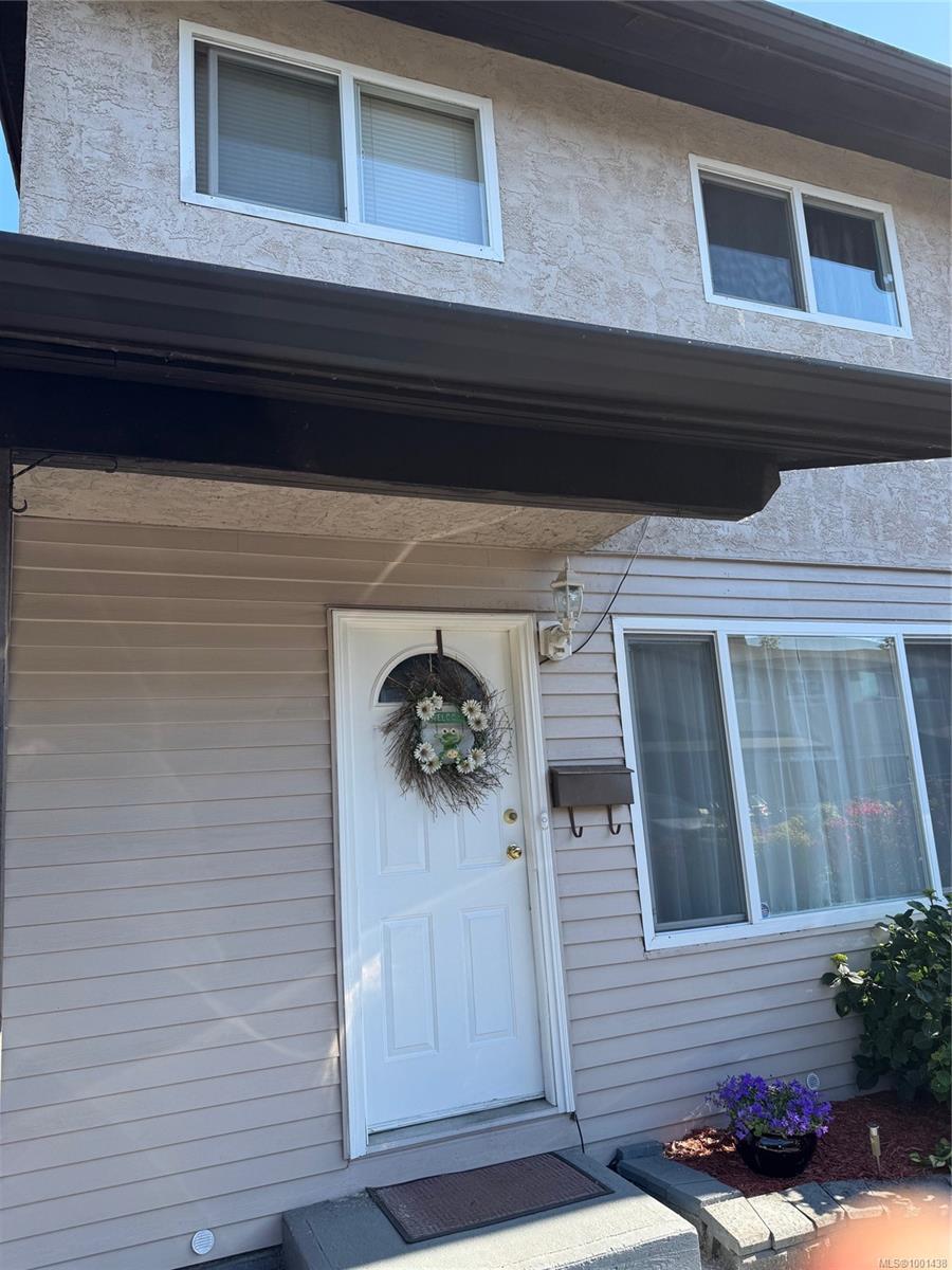 $452,500 - 1090 Marchmont Rd<br>British Columbia, V9L 2M9