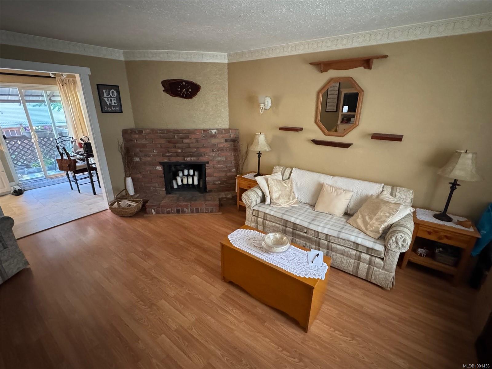$452,500 - 1090 Marchmont Rd<br>British Columbia, V9L 2M9