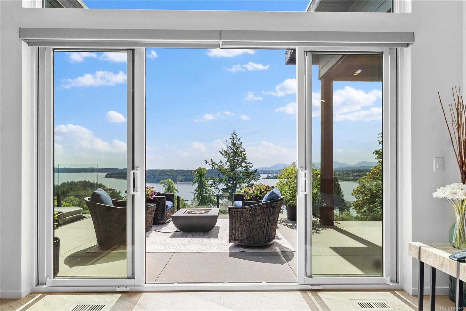 $2,099,000 - 561 Cumberland Pl<br>British Columbia, V9T 4S5