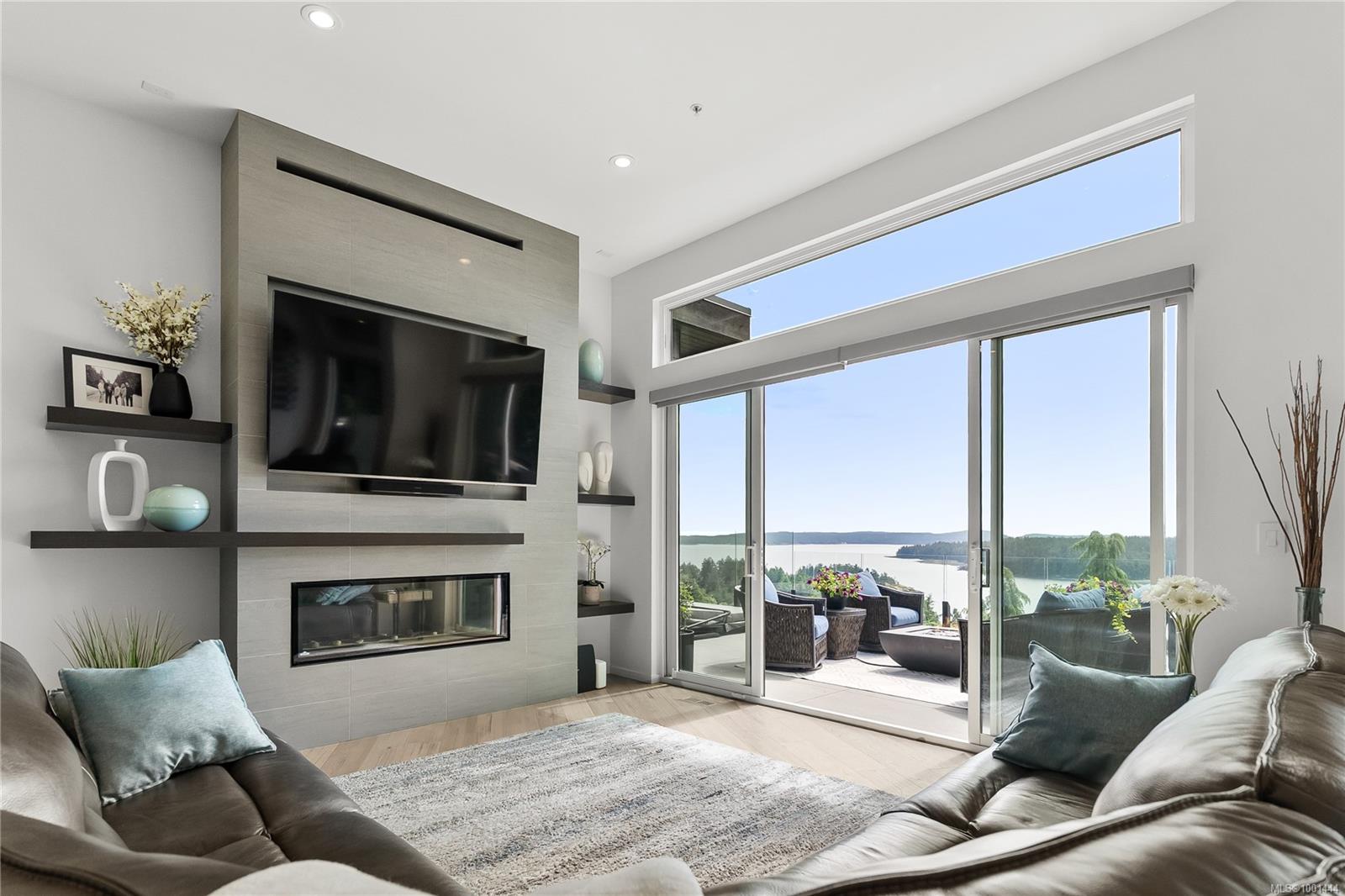 $2,099,000 - 561 Cumberland Pl<br>British Columbia, V9T 4S5