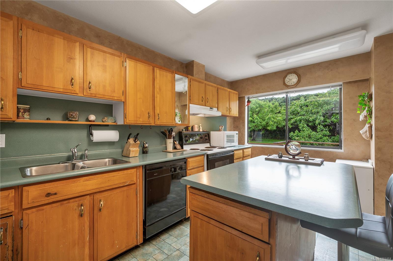 $854,000 - 90 Thulin St<br>British Columbia, V9W 2K2
