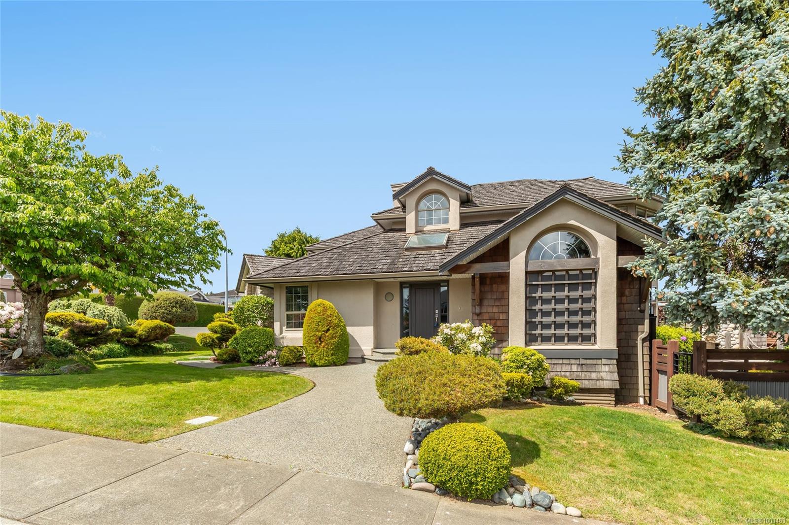 $1,300,000 - 6350 Groveland Dr<br>British Columbia, V9V 1N5