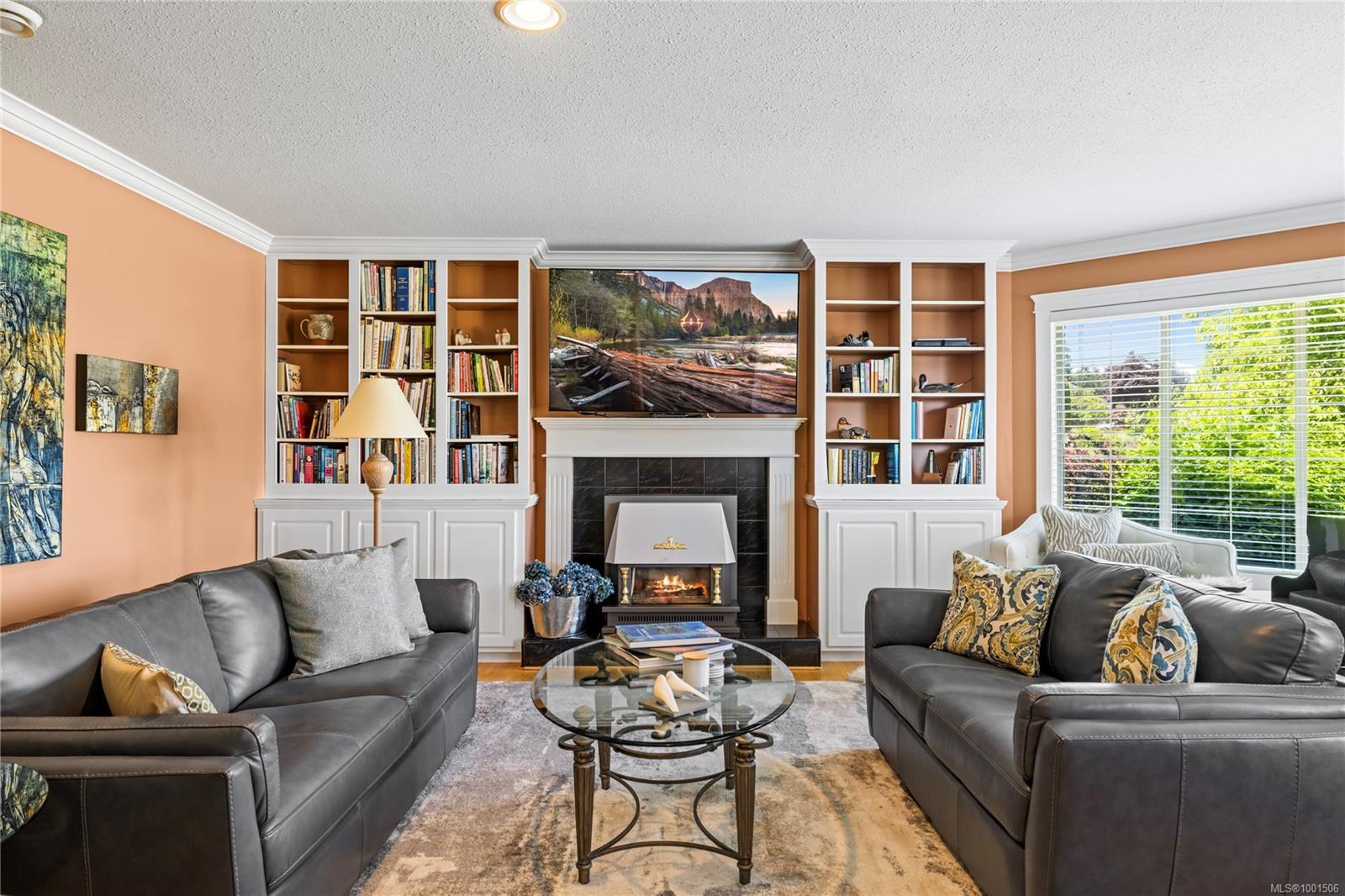 $965,000 - 910 Fairways Dr<br>British Columbia, V9K 1E1
