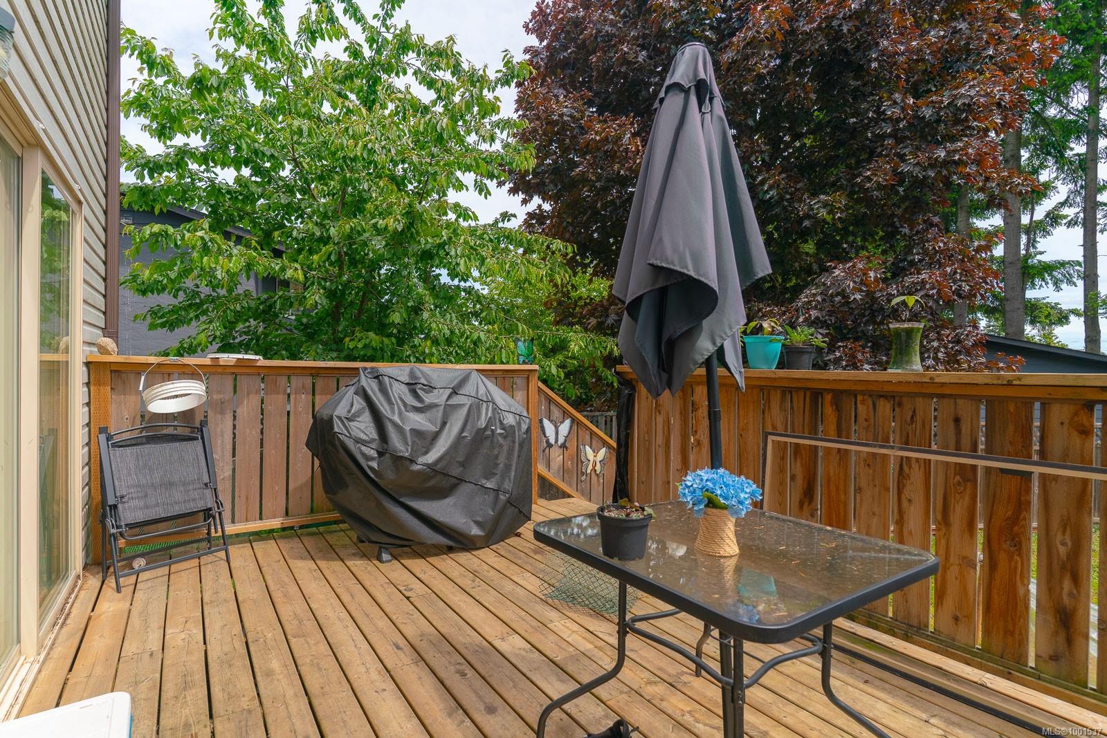 $699,900 - 4131/4133 Departure Bay Rd<br>British Columbia, V9T 1C6