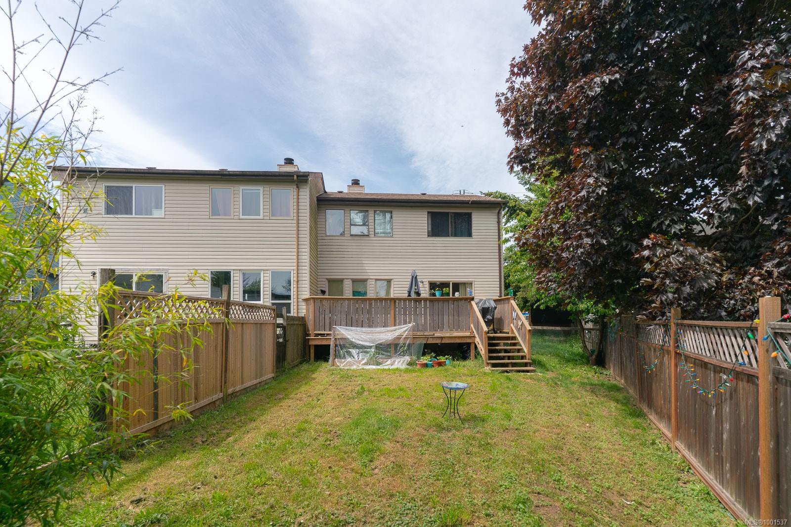 $699,900 - 4131/4133 Departure Bay Rd<br>British Columbia, V9T 1C6