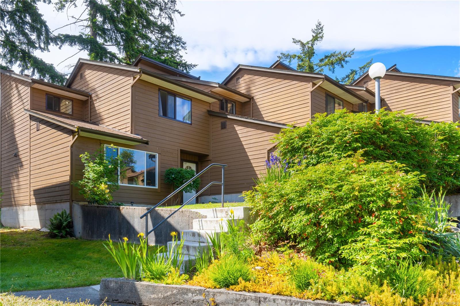 $479,900 - 855 Howard Ave<br>British Columbia, V9R 5V4