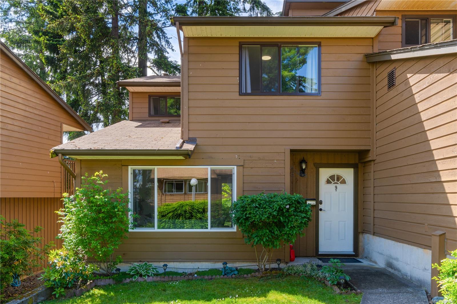 $479,900 - 855 Howard Ave<br>British Columbia, V9R 5V4