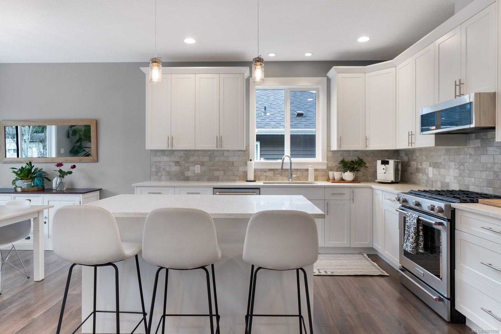 $1,049,888 - 370 Cordan St<br>British Columbia, V9R 0H9