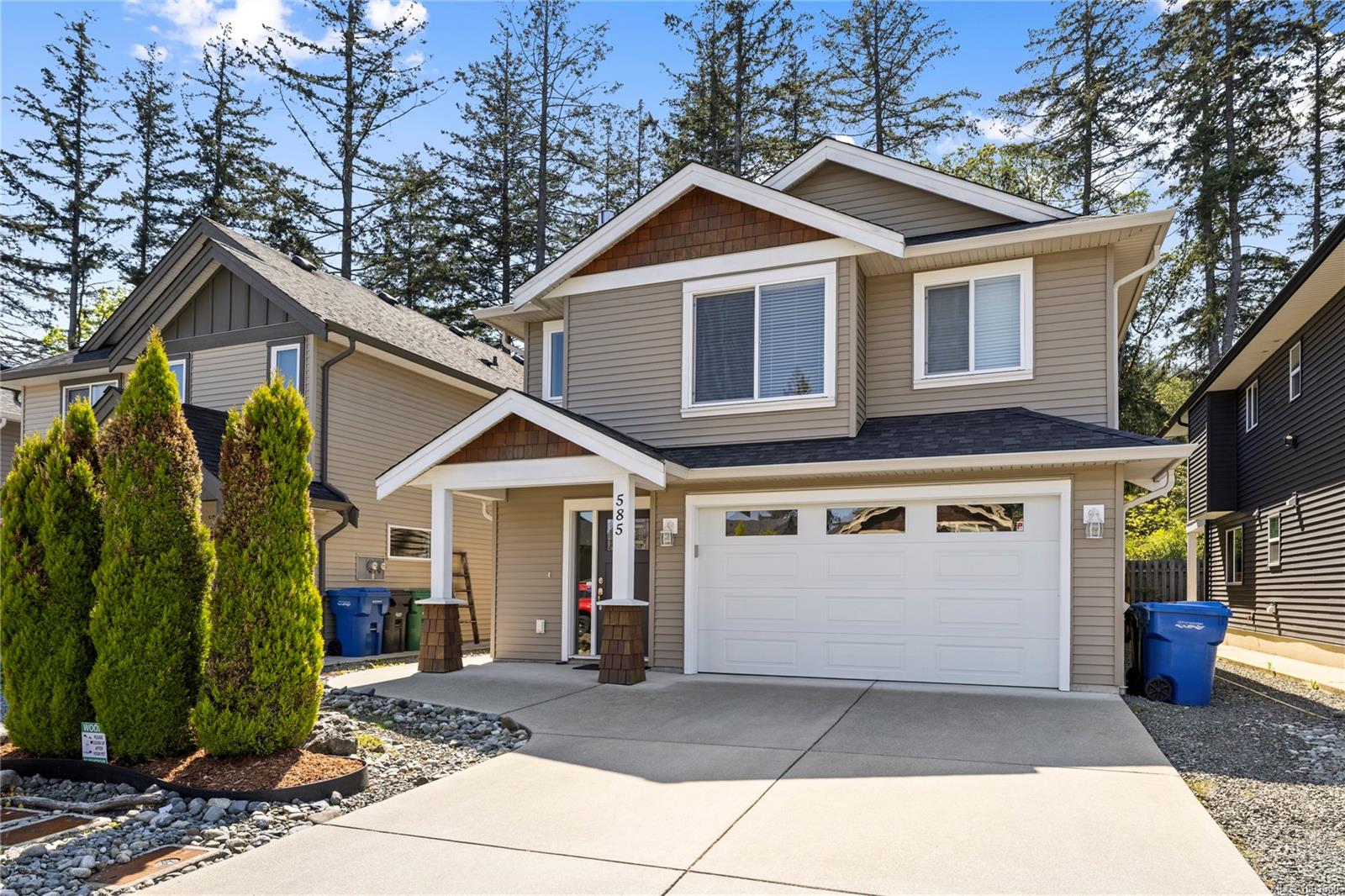 $859,999 - 585 Marisa St<br>British Columbia, V9R 0H5