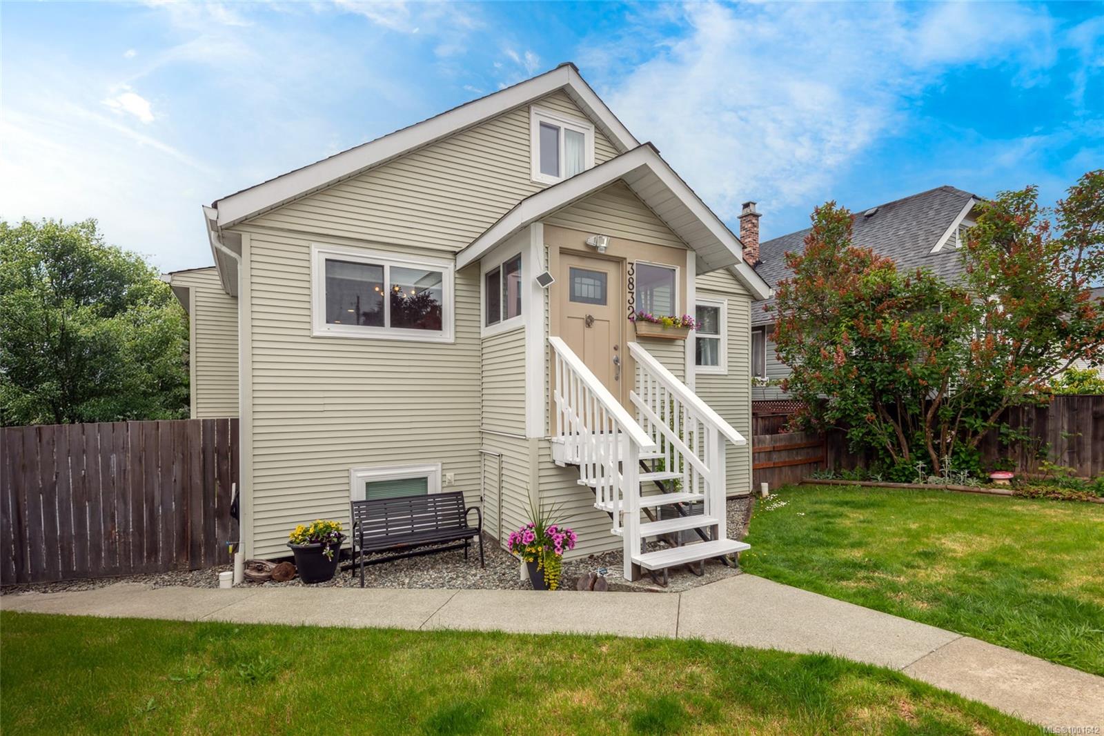 $539,000 - 3832 7th Ave<br>British Columbia, V9Y 4P2