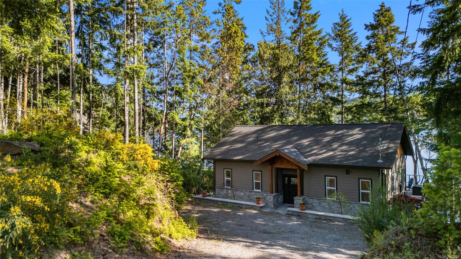 $1,999,900 - 8130 Sa-Seen-Os Cres<br>British Columbia, V0R 3E1