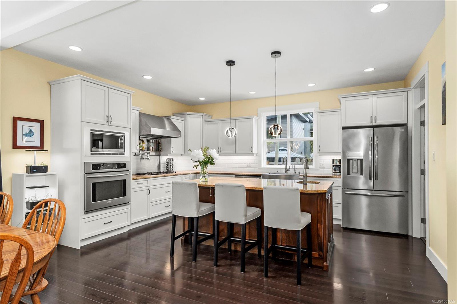 $1,679,000 - 288 Twillingate Rd<br>British Columbia, V9W 1V2