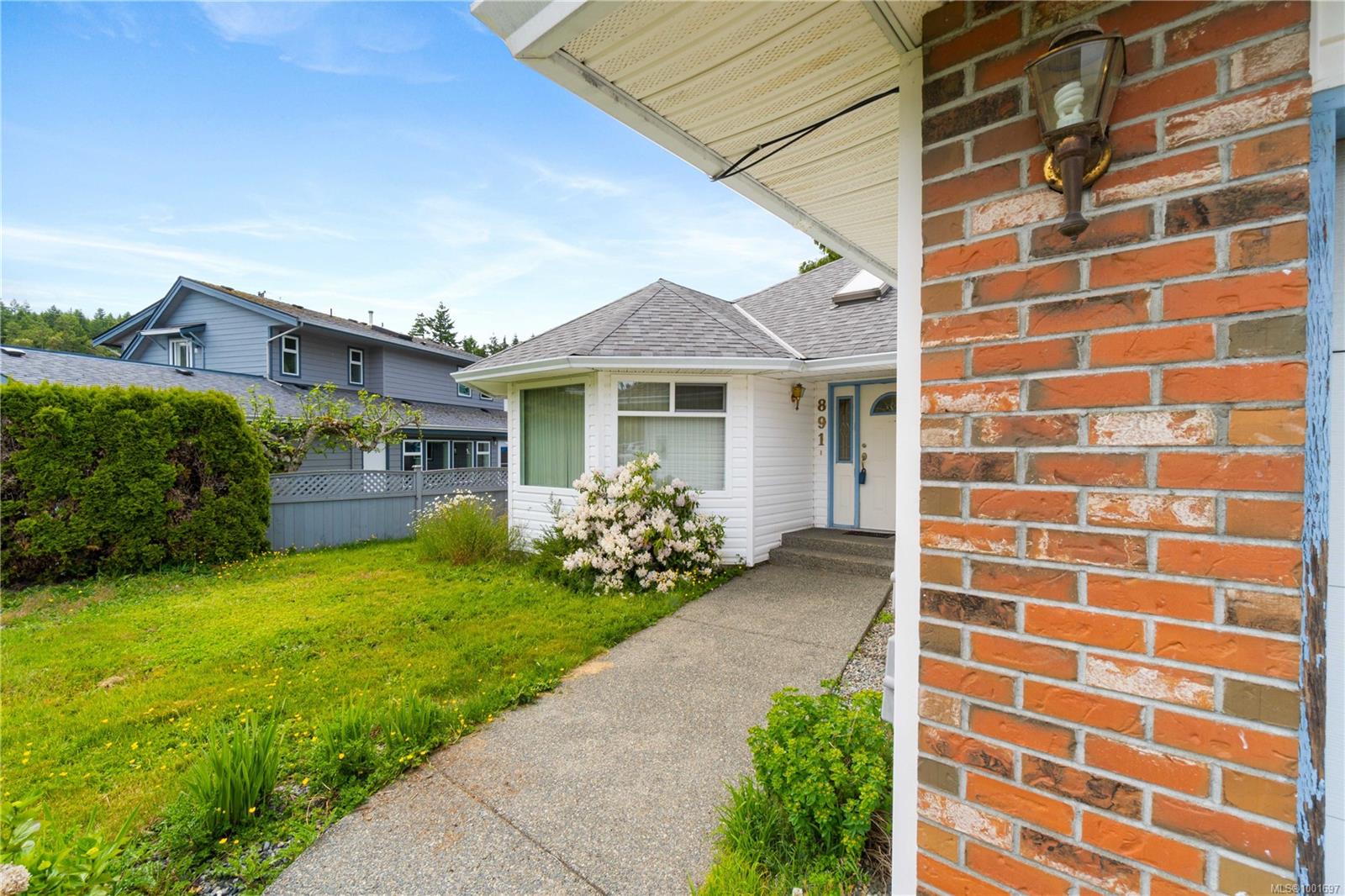 $679,000 - 891 Cameron Way<br>British Columbia, V9G 1N6