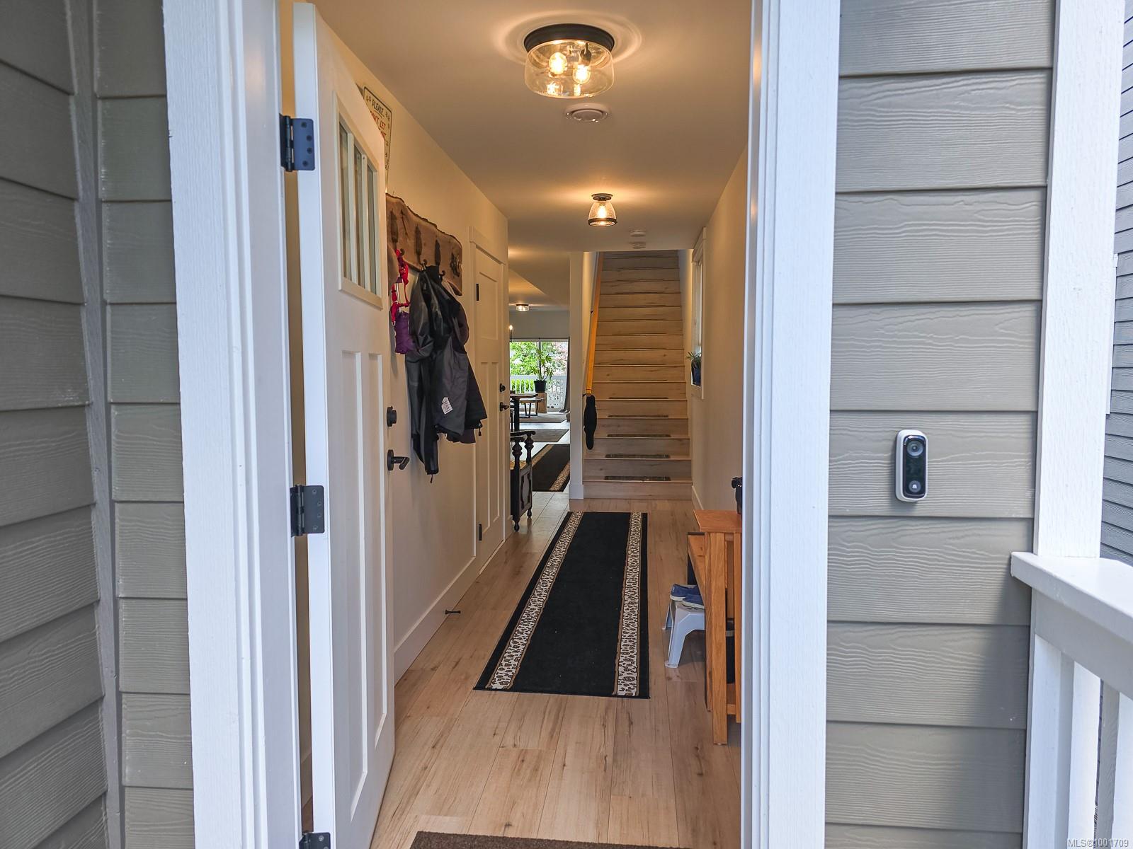 $999,999 - 2828 Maryport Ave<br>British Columbia, V0R 1S0