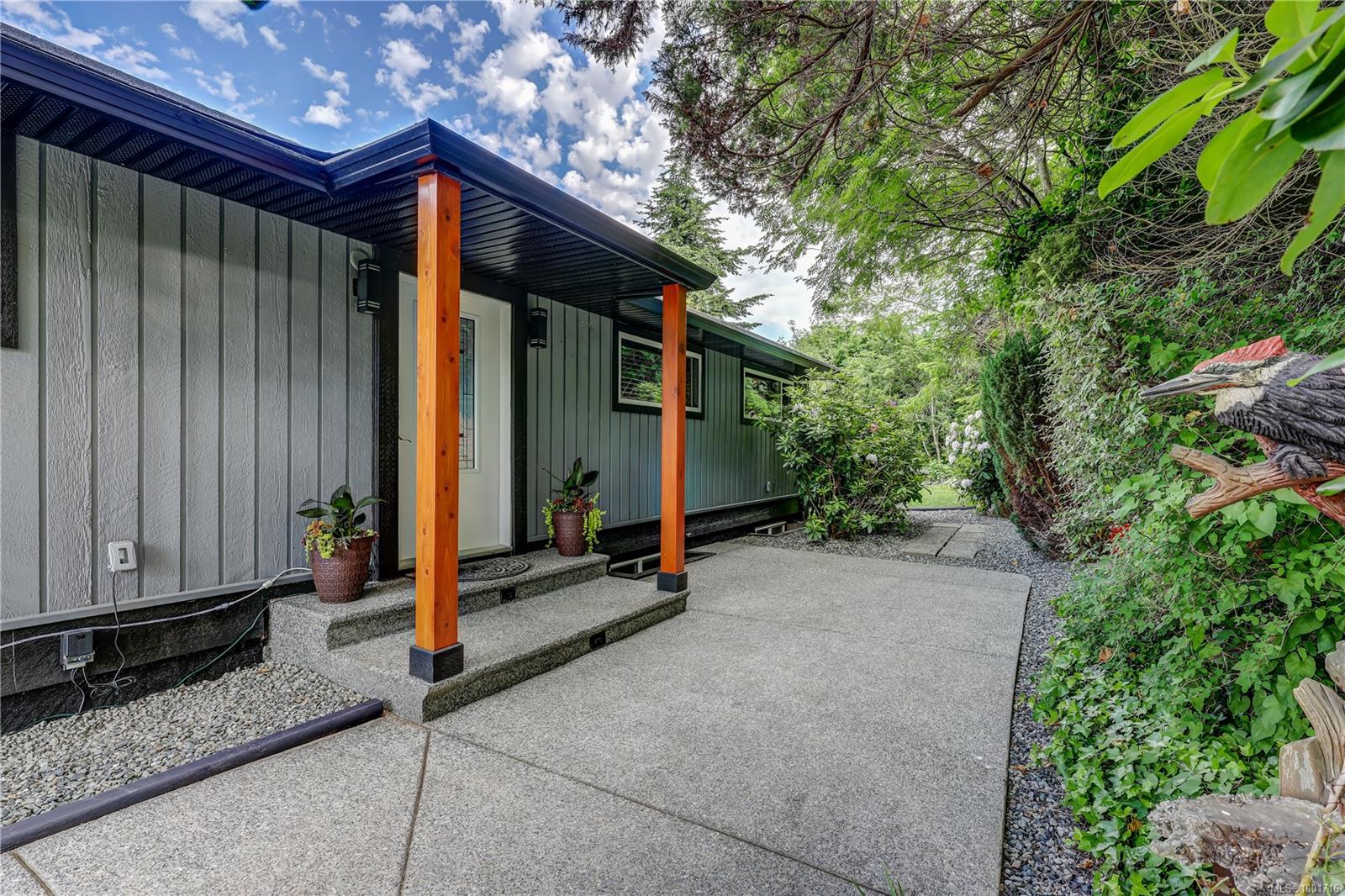 $1,111,000 - 985 Malaspina Cres<br>British Columbia, V9S 2Z9