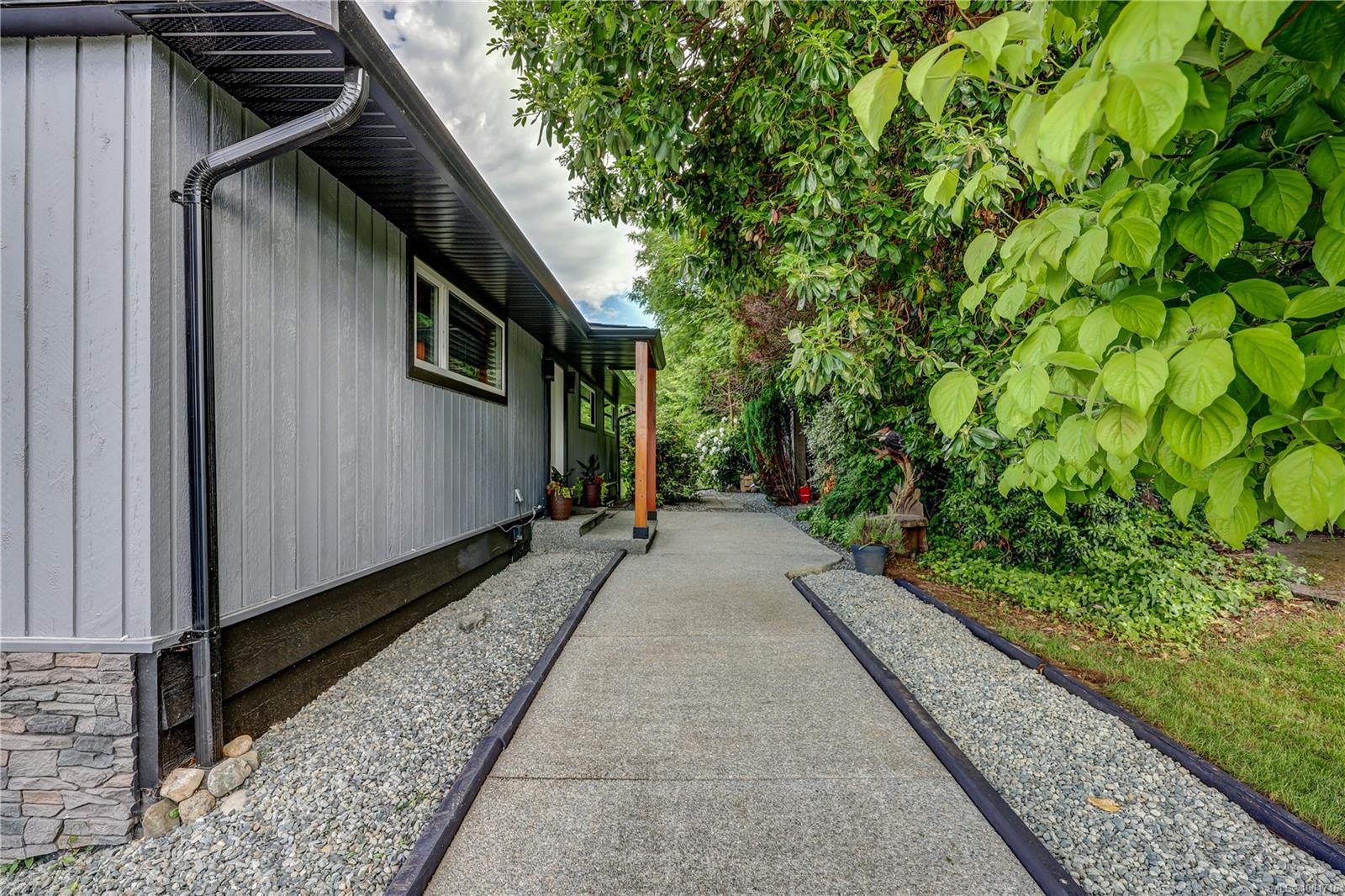 $1,111,000 - 985 Malaspina Cres<br>British Columbia, V9S 2Z9