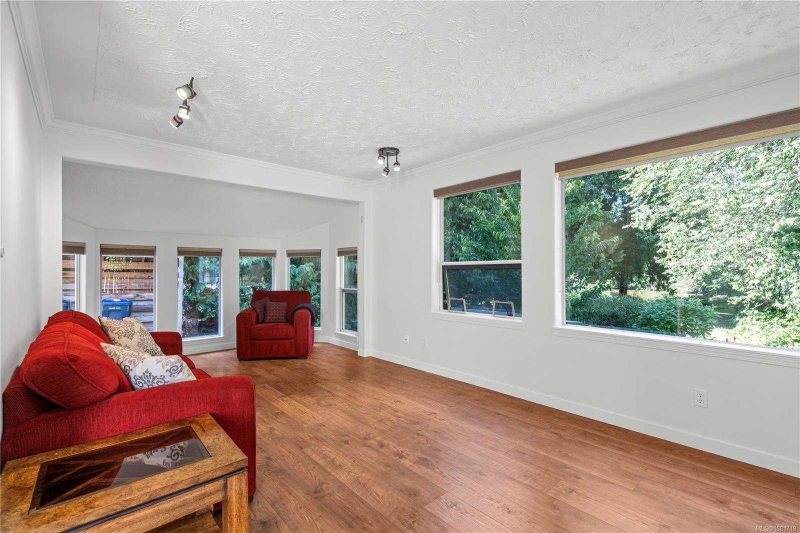 $599,900 - 1676 Wilkinson Rd<br>British Columbia, V9X 1V6