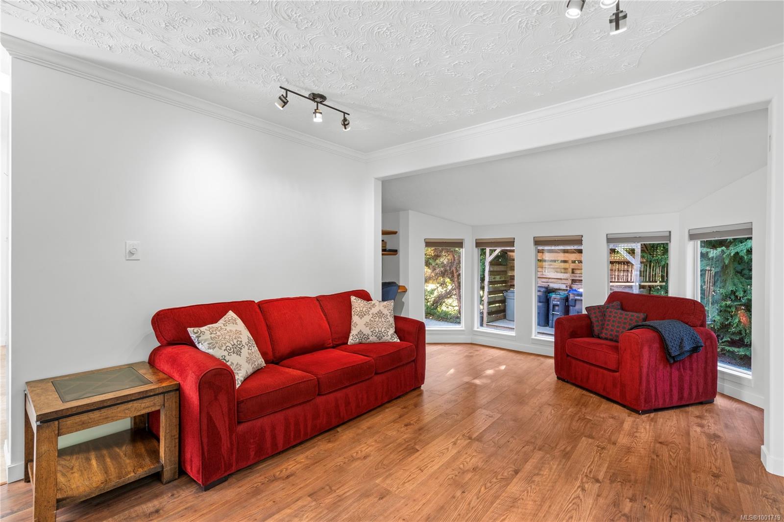 $599,900 - 1676 Wilkinson Rd<br>British Columbia, V9X 1V6