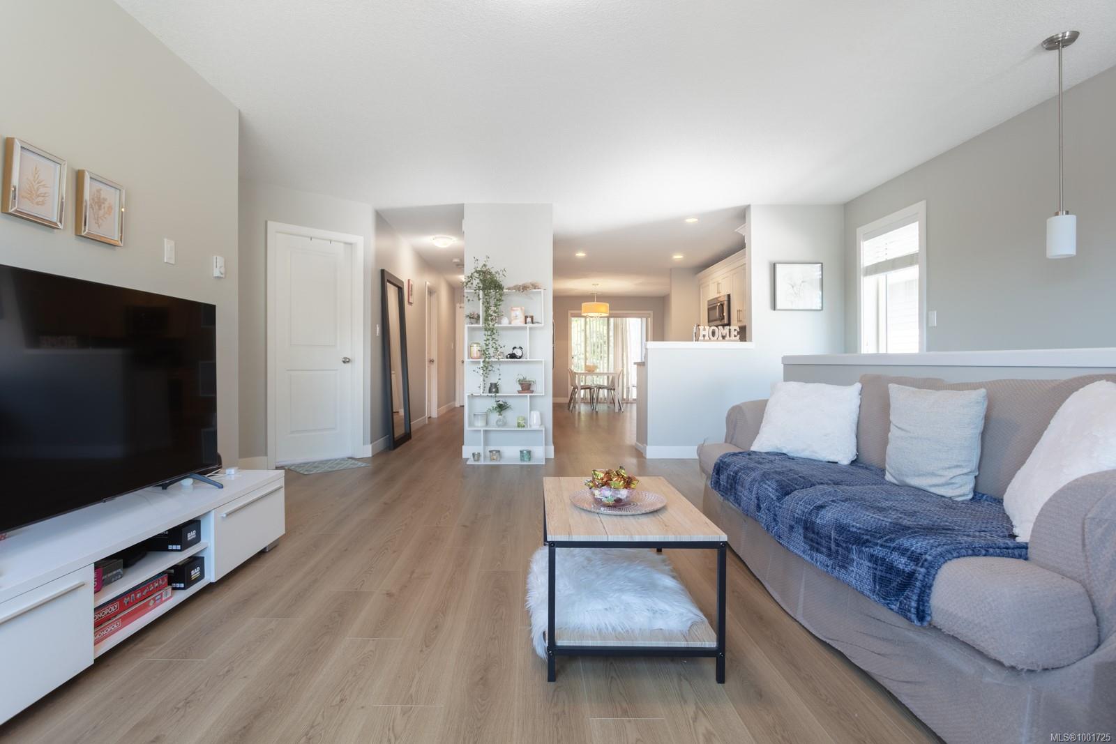 $799,900 - 573 Marisa St<br>British Columbia, V2Z 1R4