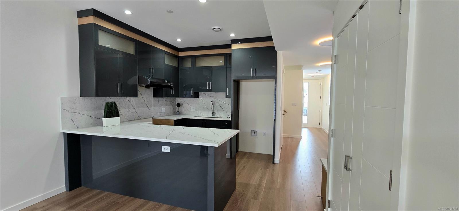 $729,900 - 608 SANDY Crt<br>British Columbia, V9R 1M1
