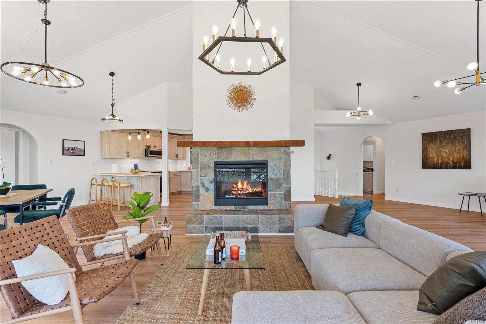 $1,338,000 - 3640 Sundown Dr<br>British Columbia, V9T 4H5