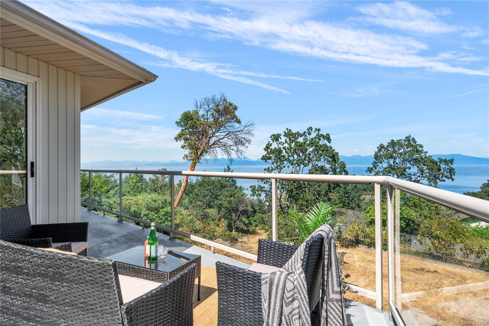$1,338,000 - 3640 Sundown Dr<br>British Columbia, V9T 4H5