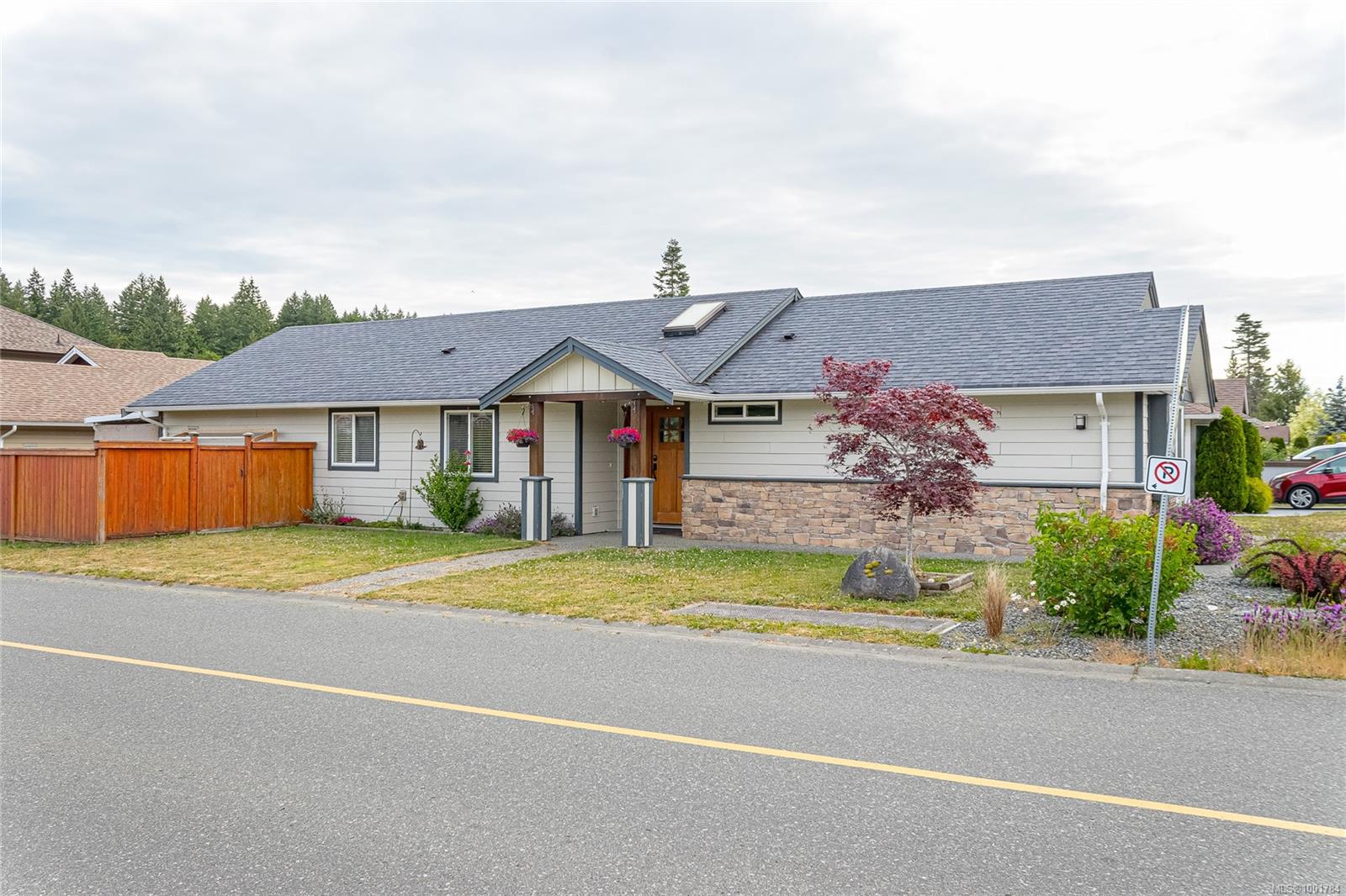 $699,000 - 1337 4th Ave<br>British Columbia, V9G 1R4
