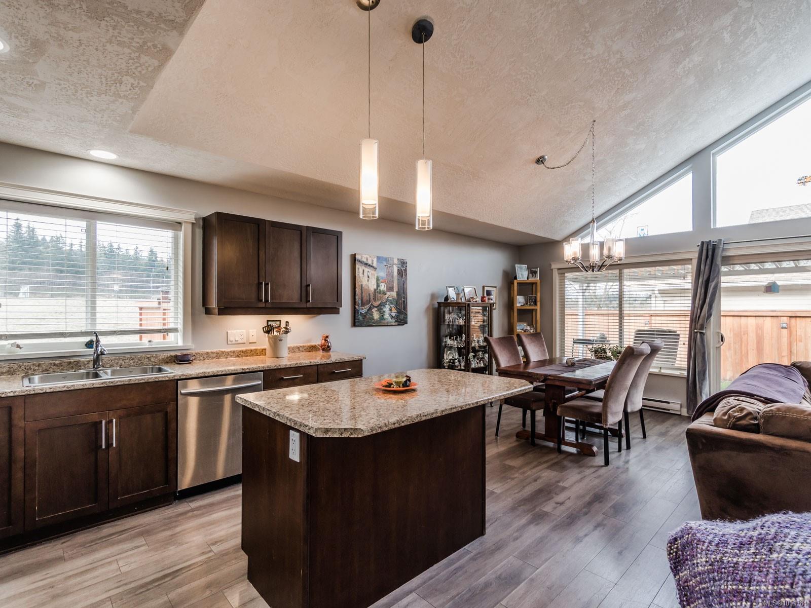 $699,000 - 1337 4th Ave<br>British Columbia, V9G 1R4
