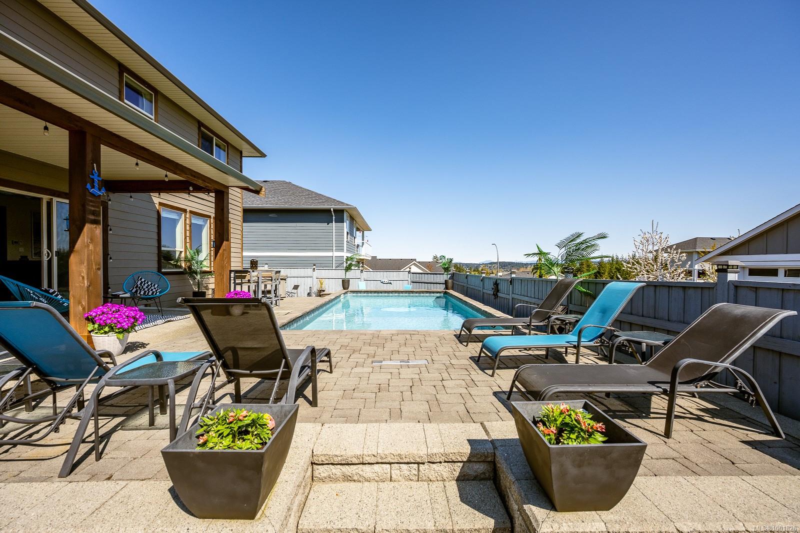 $999,900 - 4060 Southwalk Dr<br>British Columbia, V9N 0B3