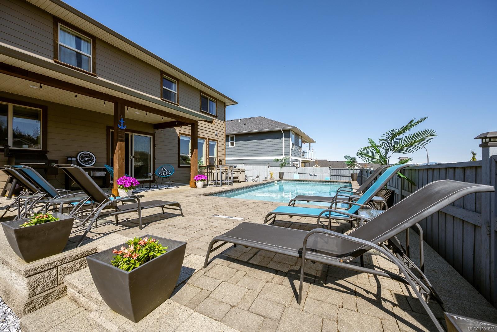 $999,900 - 4060 Southwalk Dr<br>British Columbia, V9N 0B3