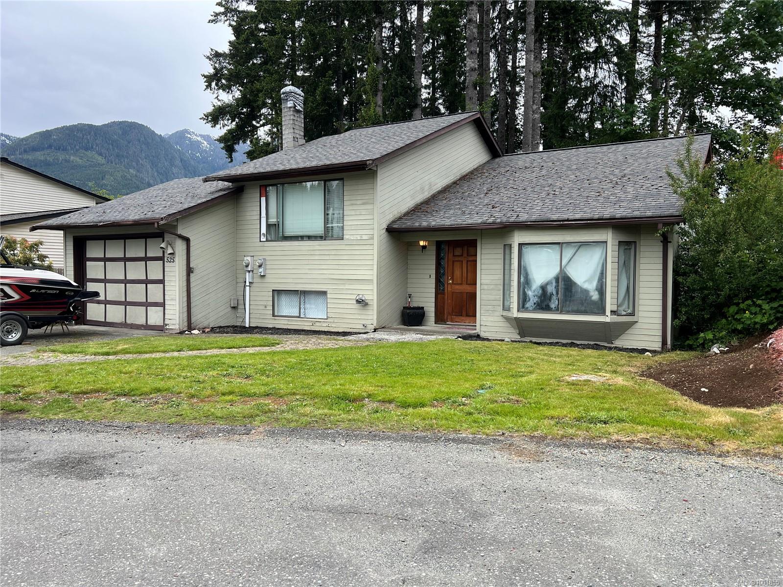 $430,000 - 525 Muchalat Crt<br>British Columbia, V0P 1G0