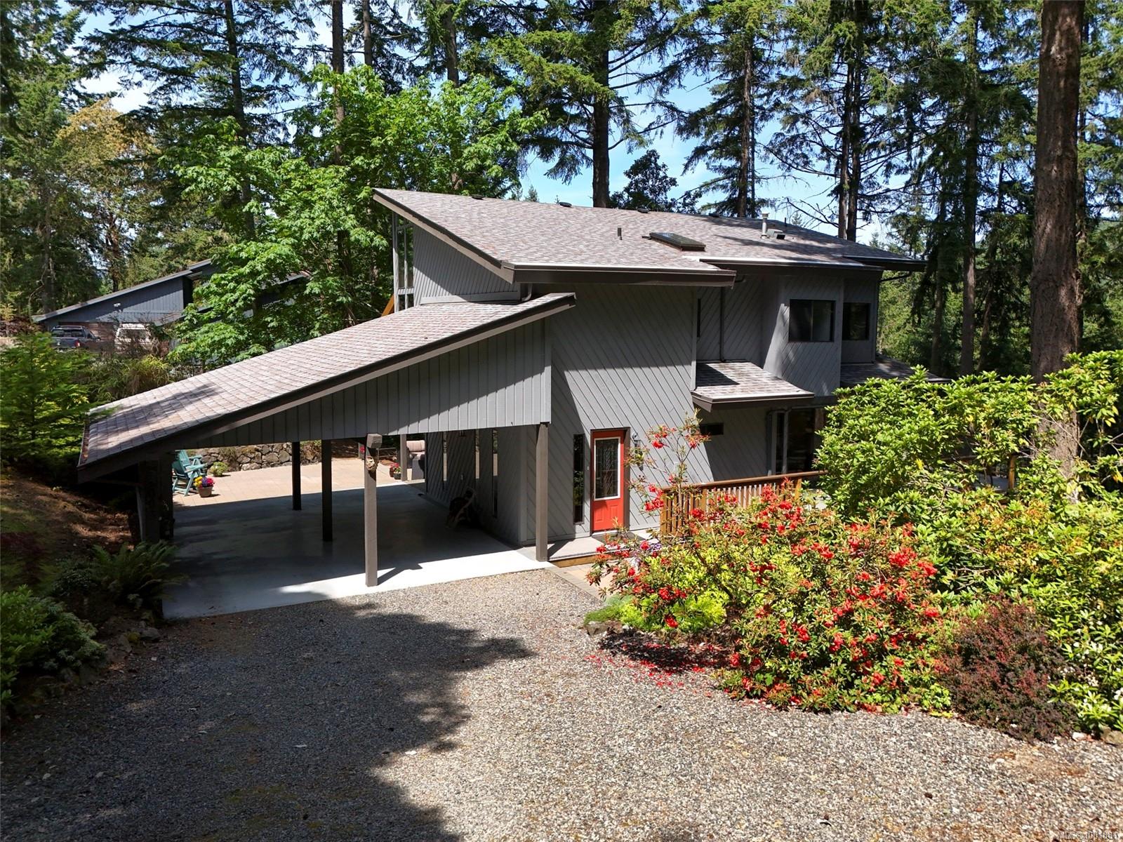 $990,900 - 1003 Grandview St<br>British Columbia, V9L 5Y7