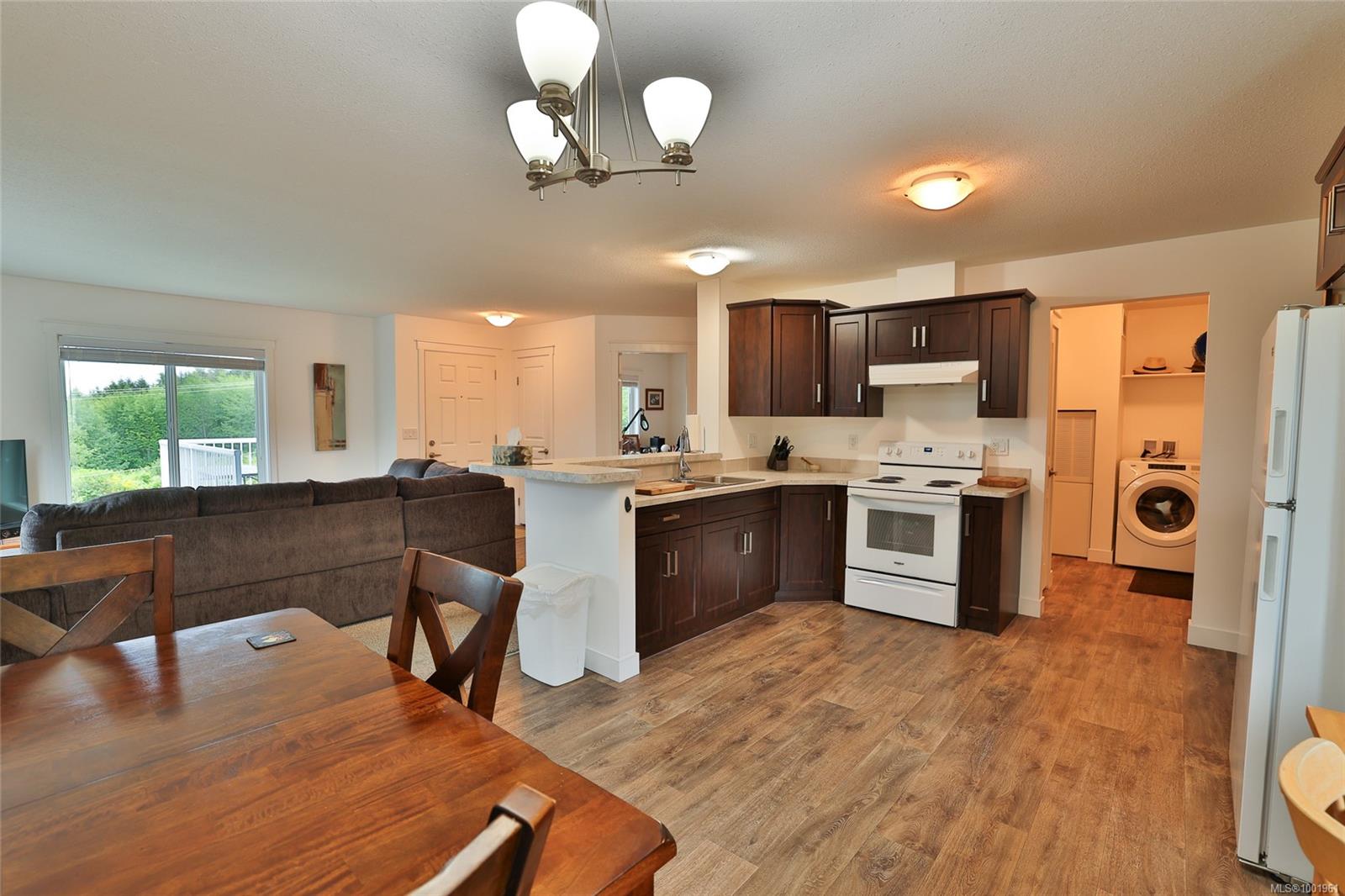 $585,000 - 570 Venture Pl<br>British Columbia, V0N 2R0