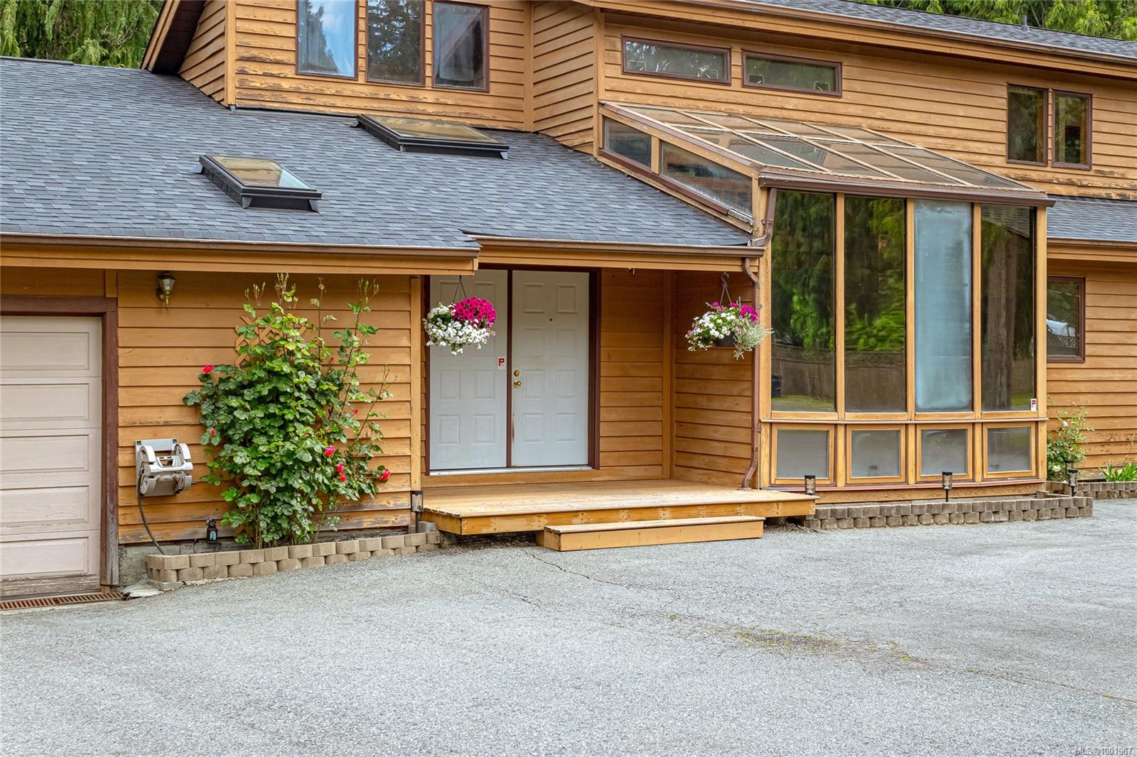 $899,000 - 1670 Wilkinson Rd<br>British Columbia, V9X 1V6