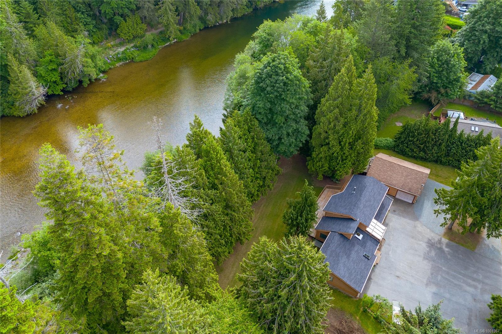 $899,000 - 1670 Wilkinson Rd<br>British Columbia, V9X 1V6