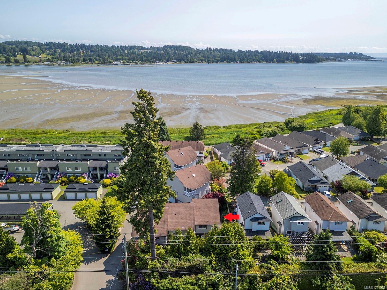 $499,900 - 3020 Cliffe Ave<br>British Columbia, V9N 2L7