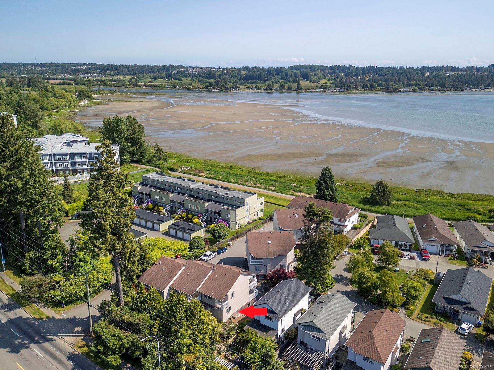 $499,900 - 3020 Cliffe Ave<br>British Columbia, V9N 2L7
