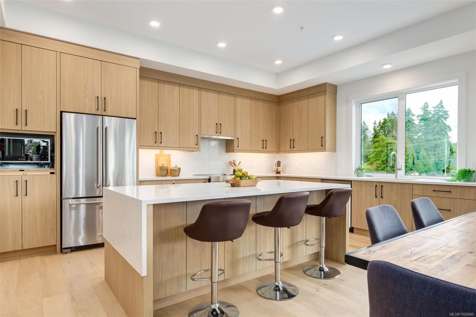 $939,000 - 685 Berwick Rd<br>British Columbia, V9K 2K3
