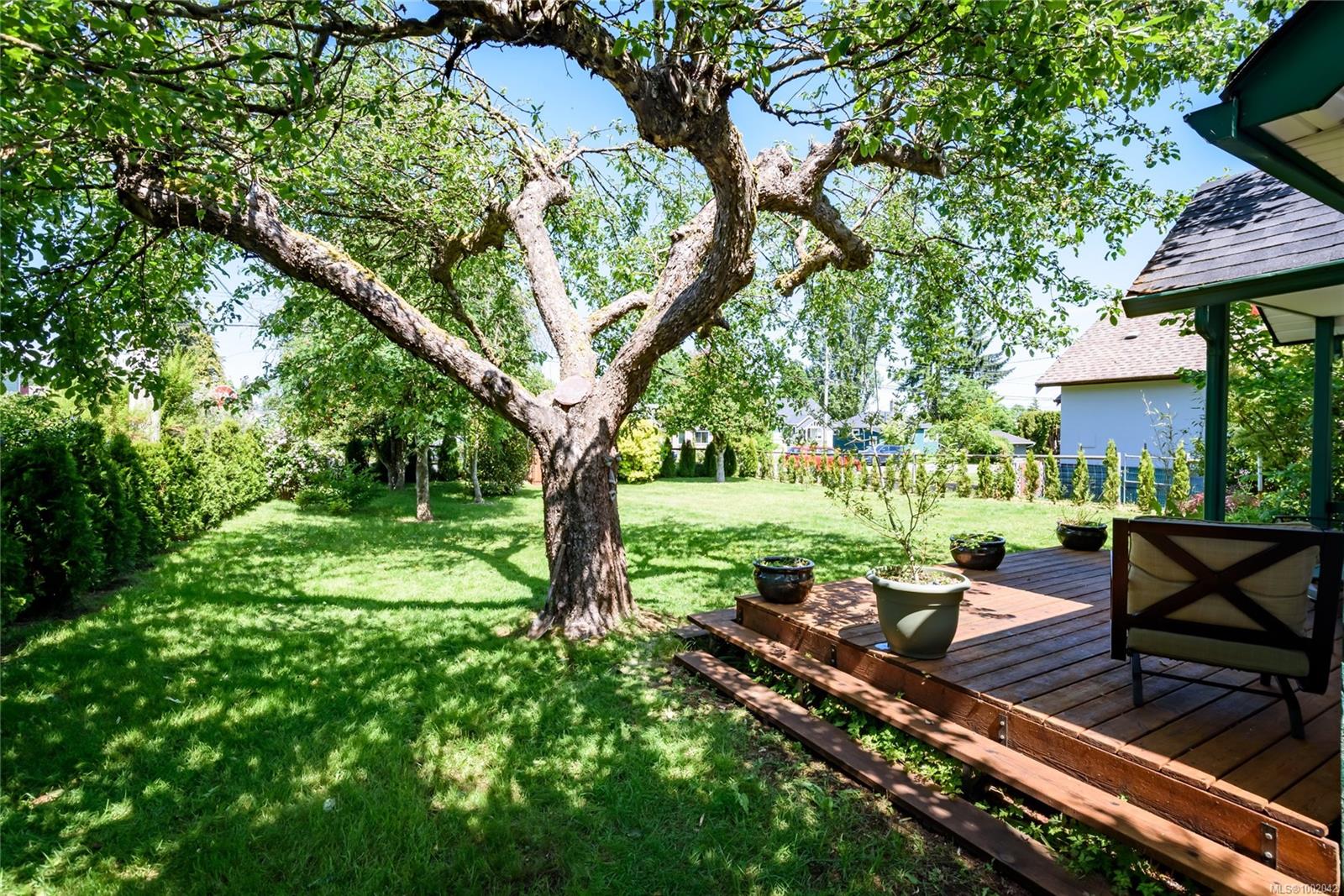 $699,000 - 692 11th St<br>British Columbia, V9N 1T1