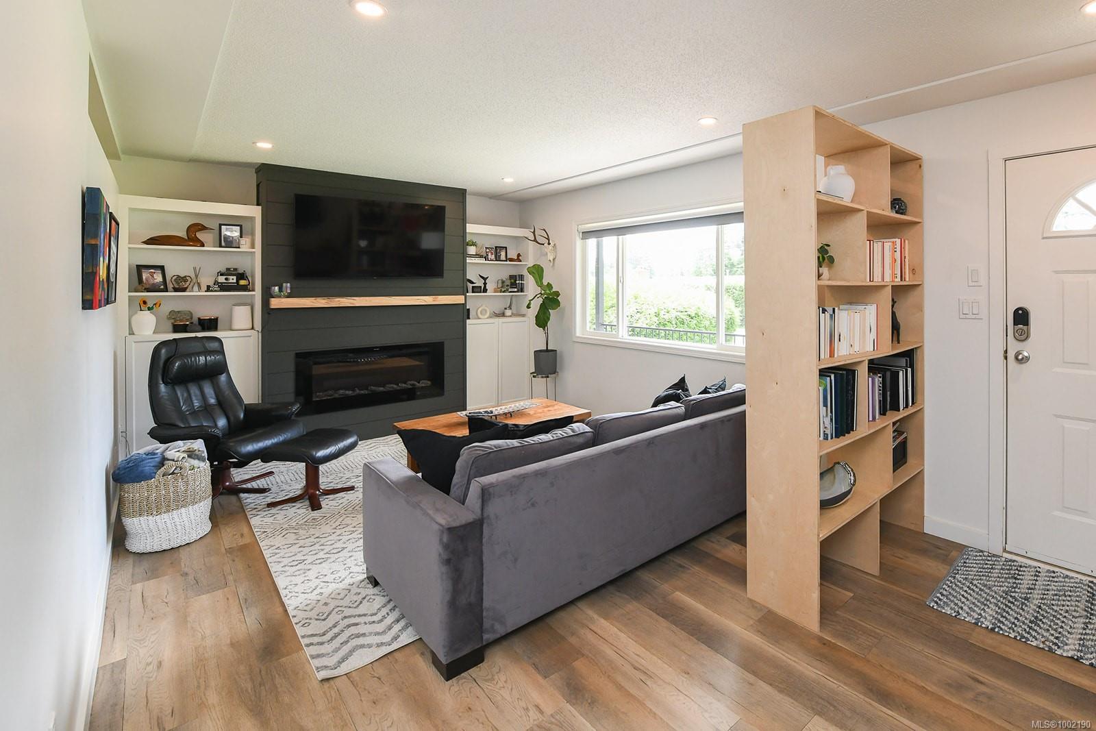 $789,900 - 1626 Noel Ave<br>British Columbia, V9M 3K3