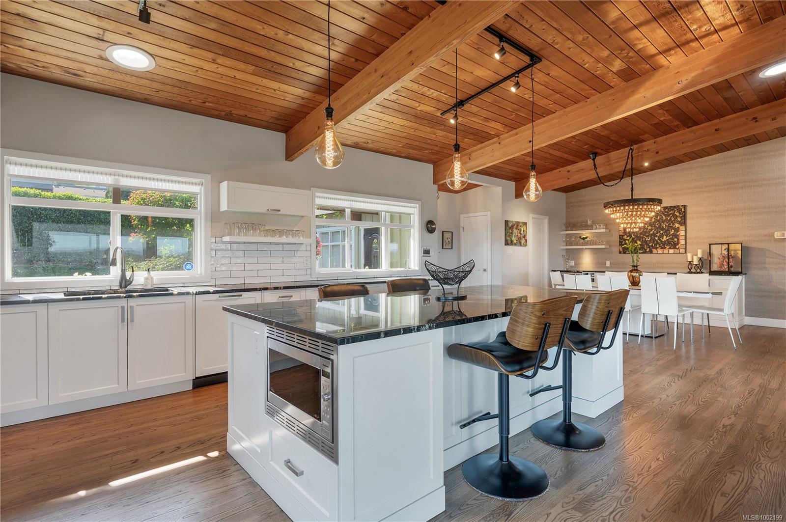 $1,400,000 - 235 Thulin St<br>British Columbia, V9W 2J9