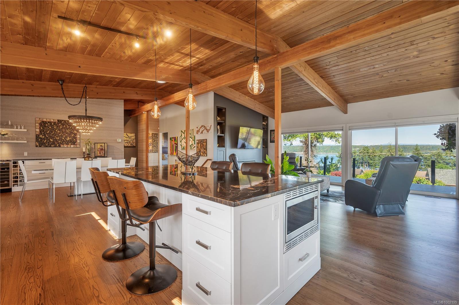 $1,400,000 - 235 Thulin St<br>British Columbia, V9W 2J9