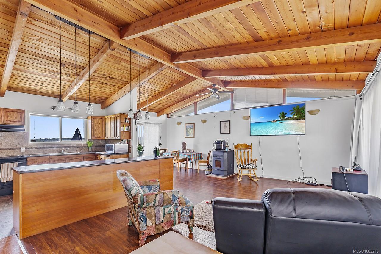 $980,000 - 1968 Estevan Rd<br>British Columbia, V9S 3Z2