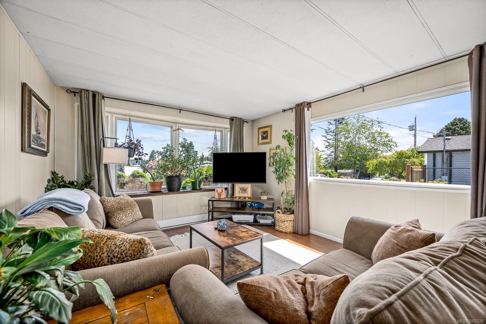 $399,900 - 437 Qualicum Ave<br>British Columbia, V9N 6Y4