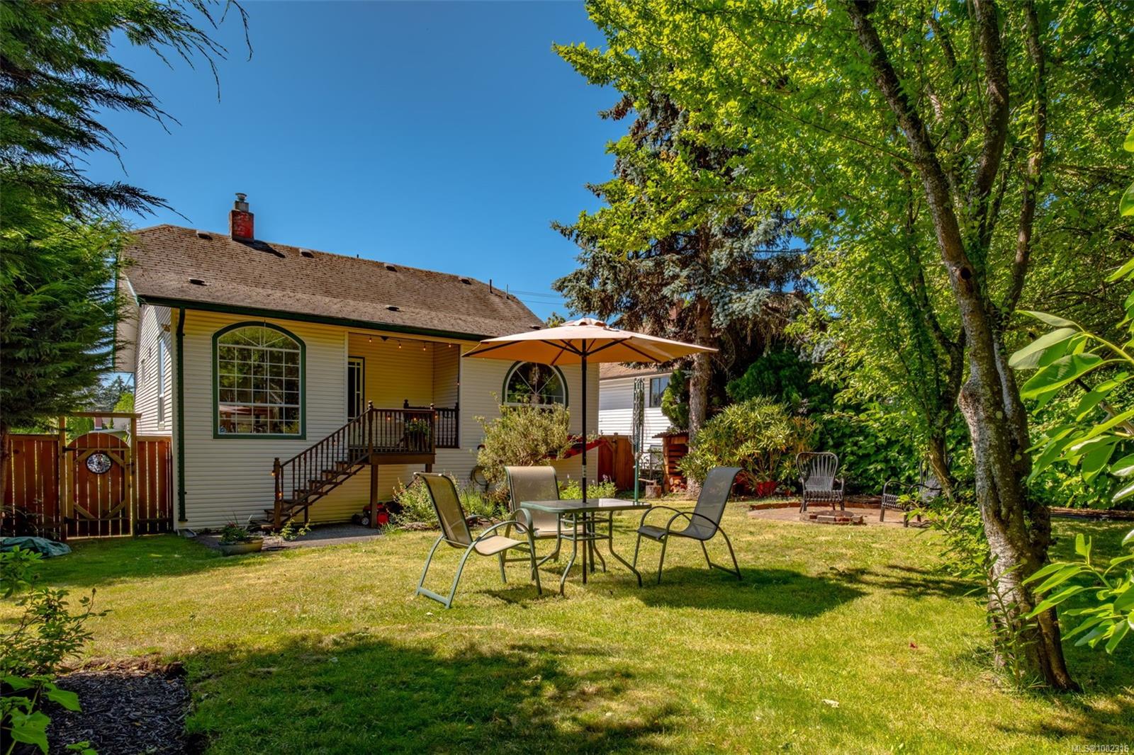 $728,000 - 536 Bradley St<br>British Columbia, V9S 1C1