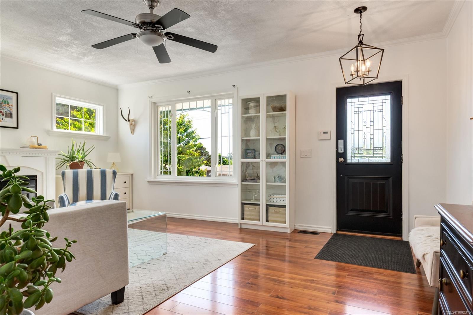 $728,000 - 536 Bradley St<br>British Columbia, V9S 1C1